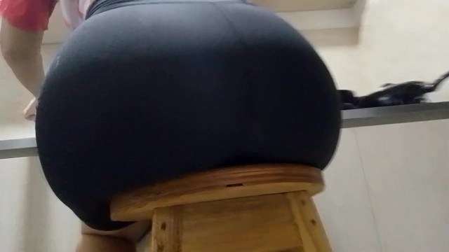 Colombian latina cook employee shows perfect body young colegiala big ass in leggings