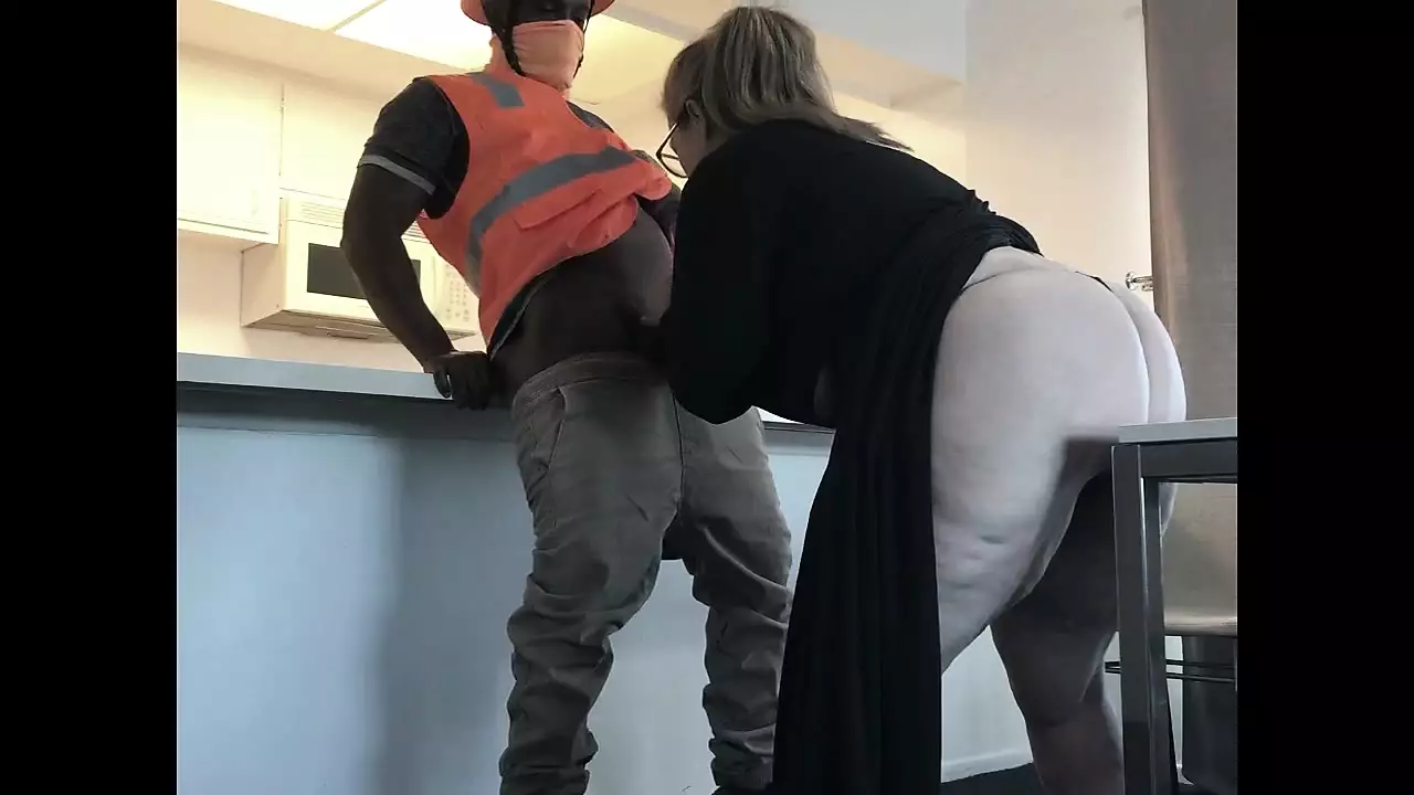 Horny Housewife Fucks Black Construction Worker