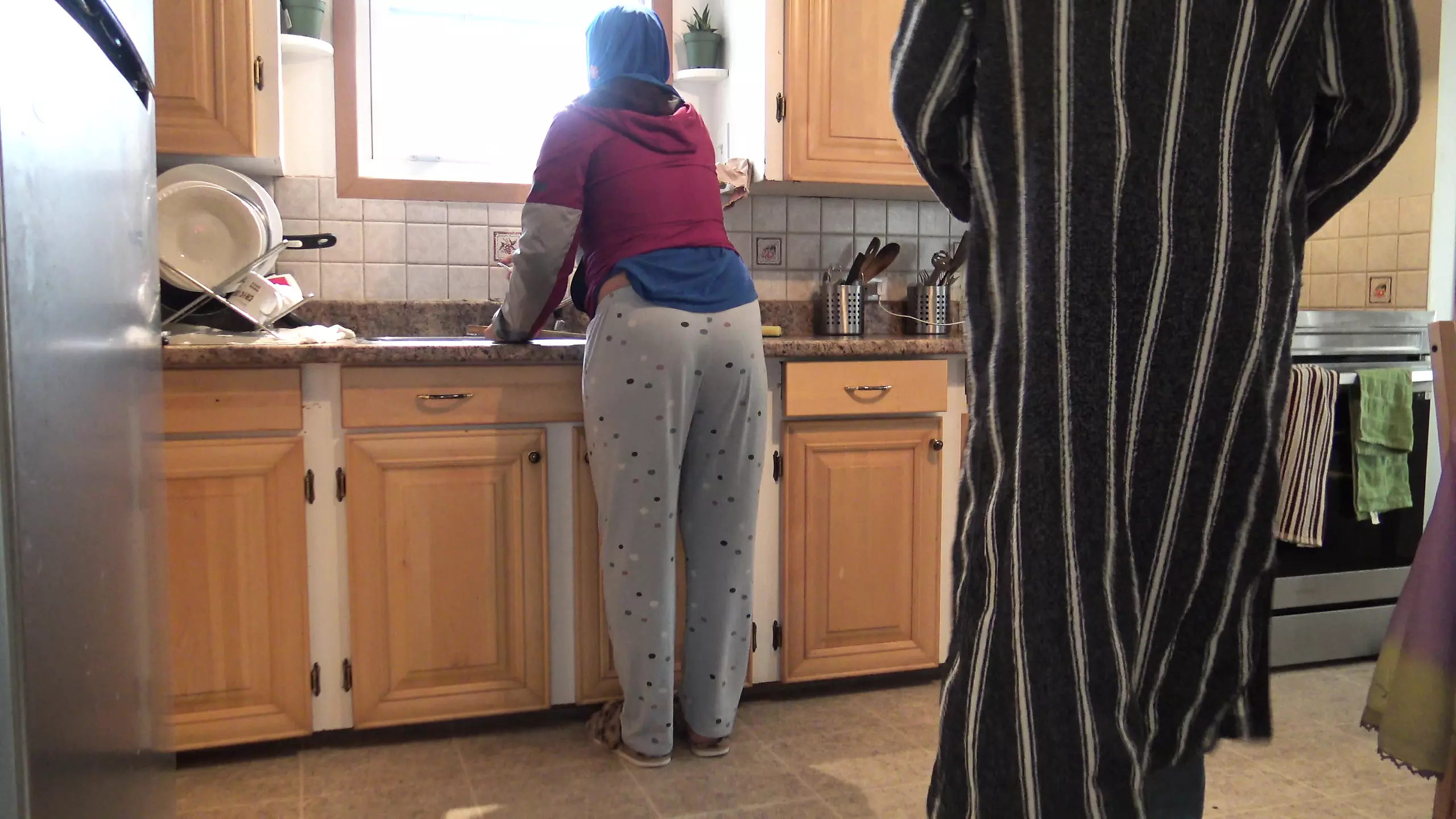 Moroccan Wife Gets Creampie Doggystyle Quickie In The Kitchen