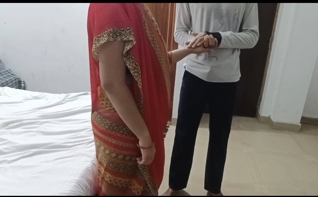 Cute Saree Bhabhiji Gets Naughty With Her Devar for roughsex in Hindi